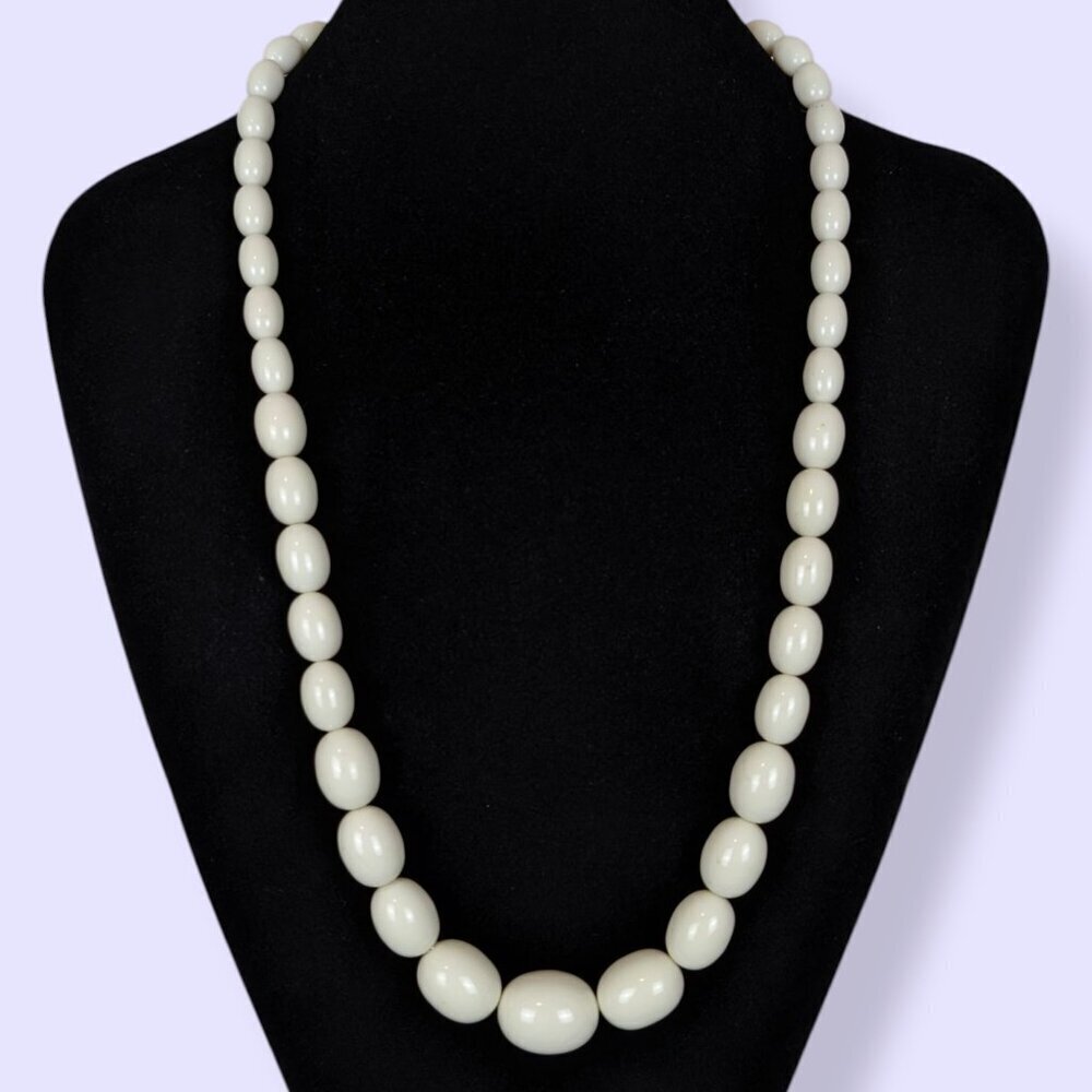 V. Off-White Lucite Graduated Beaded Necklace